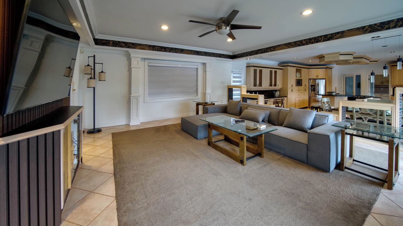 Photo of Livingroom in Surrey Newton