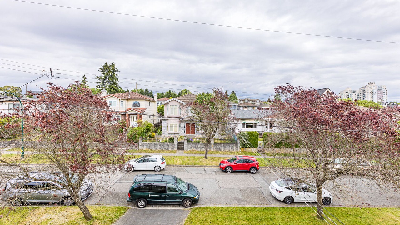 Photo of Outdoor in Renfrew-Collingwood