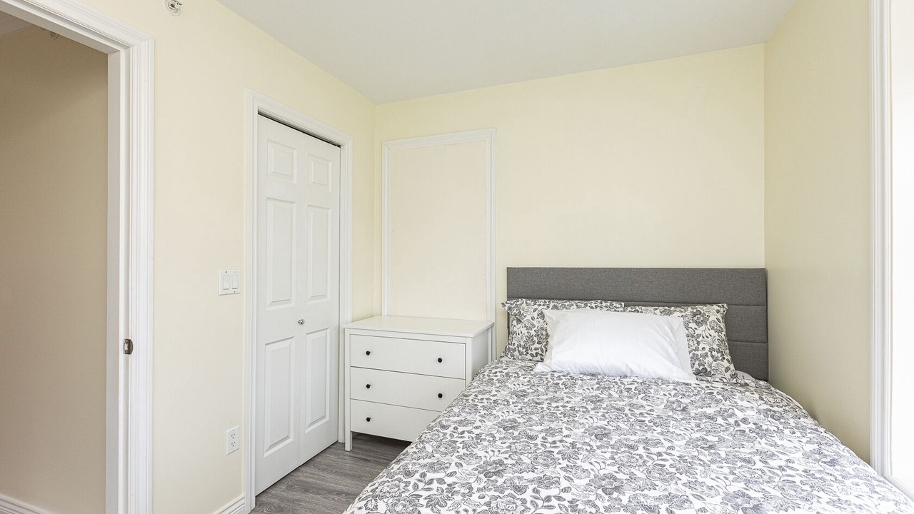 Photo of Bedroom in Renfrew-Collingwood