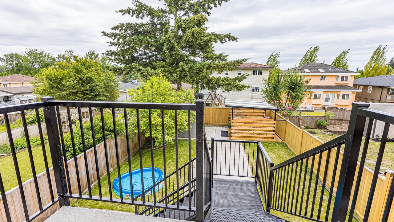 Photo of Outdoor in Renfrew-Collingwood