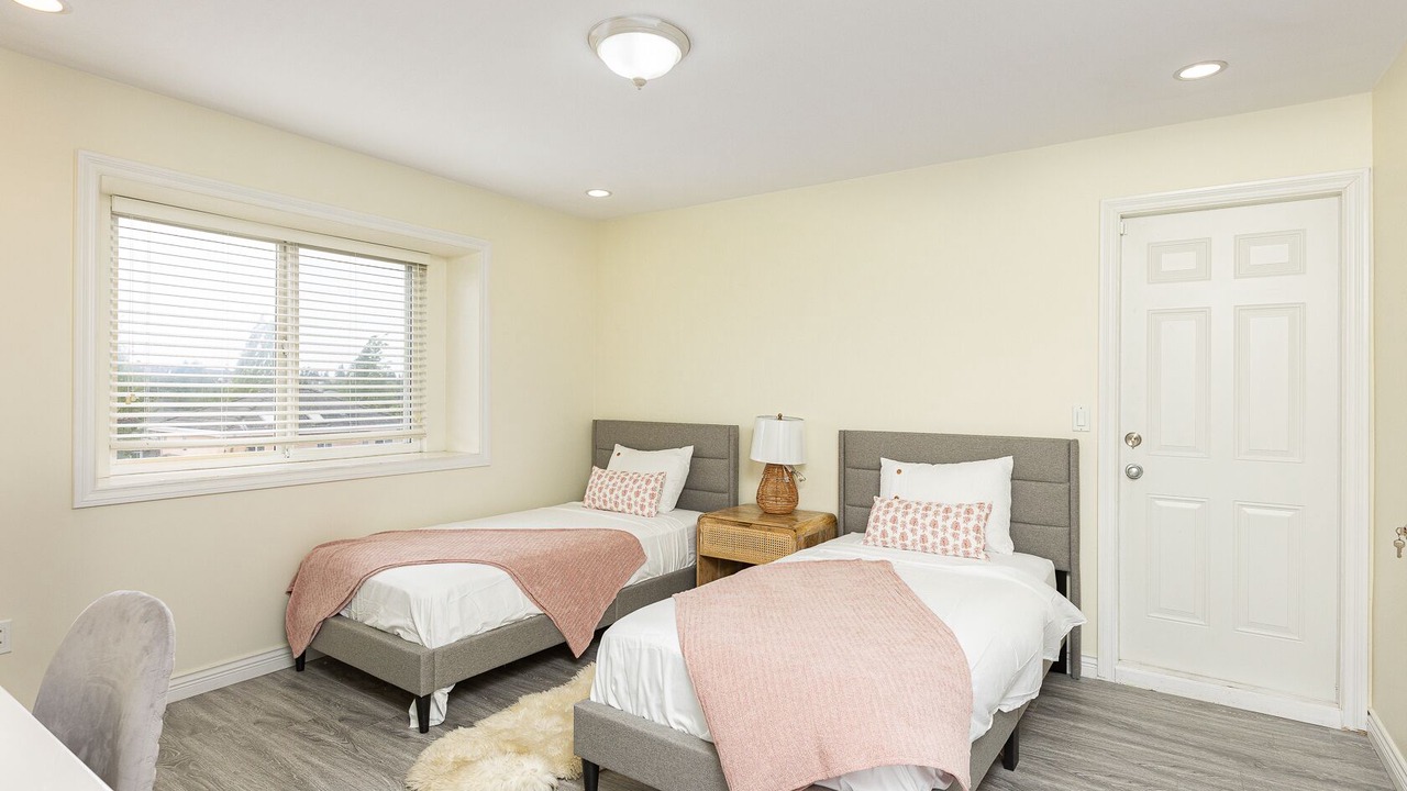Photo of Bedroom in Renfrew-Collingwood