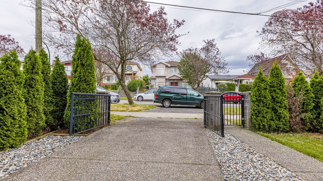 Photo of Outdoor in Renfrew-Collingwood