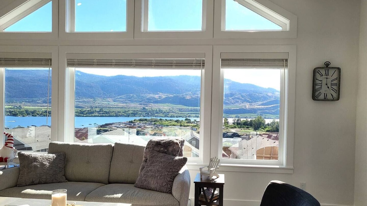Photo of Livingroom in Okanagan-Similkameen