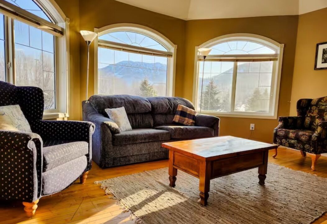 Photo of Livingroom in East Kootenay