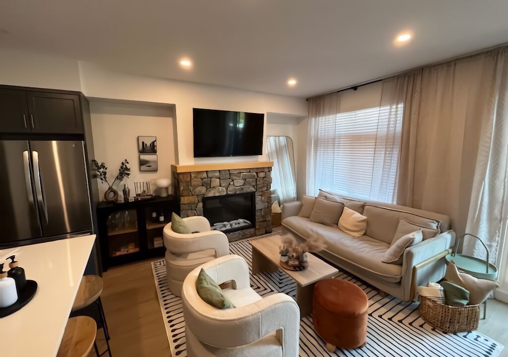 Photo of Livingroom in East Kootenay