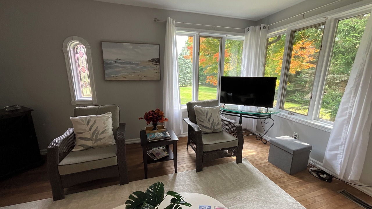 Photo of Livingroom in Scugog