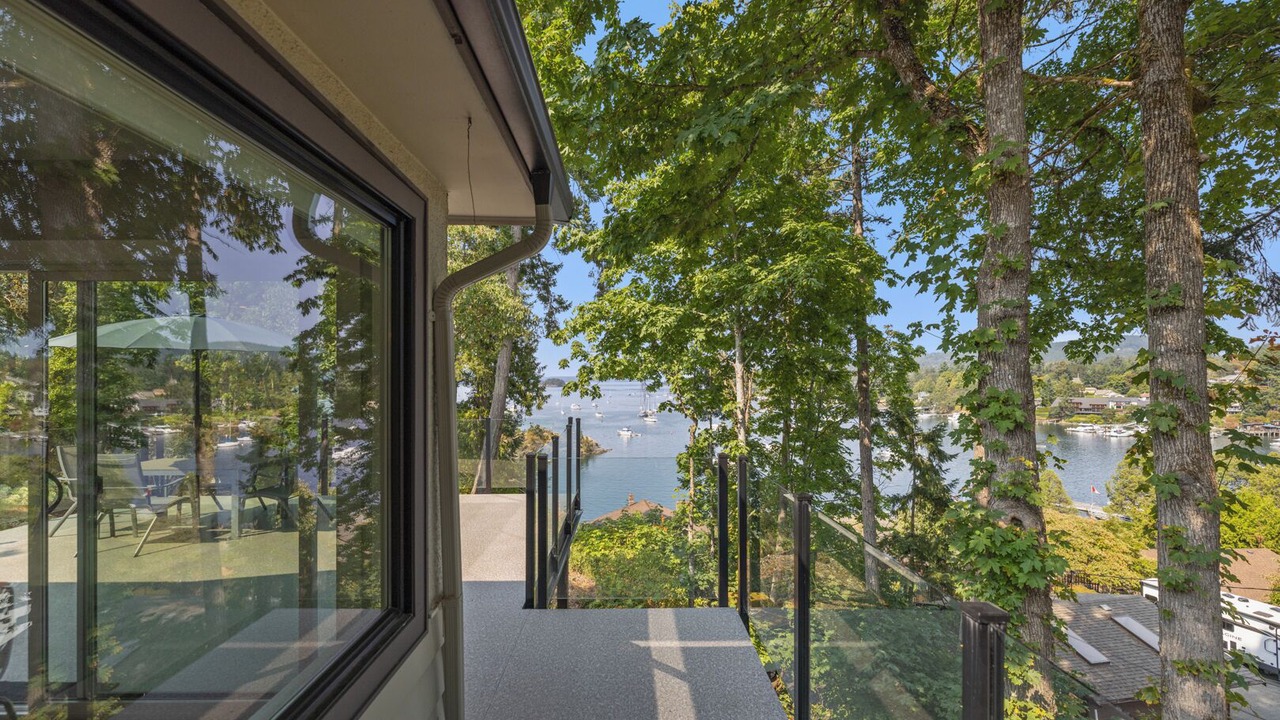 Photo of Patio Balcony in Brentwood Bay