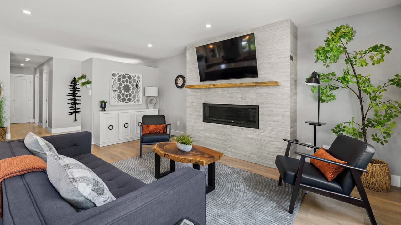 Photo of Livingroom in Brentwood Bay