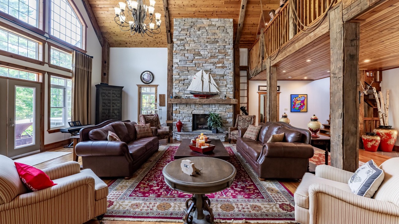 Photo of Livingroom in Muskoka Lakes