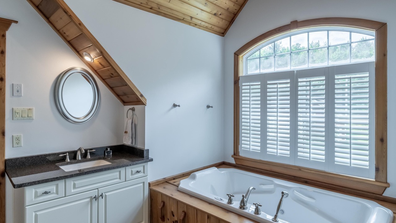 Photo of Bathroom in Muskoka Lakes