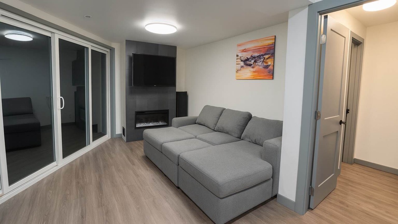 Photo of Livingroom in Saanich West