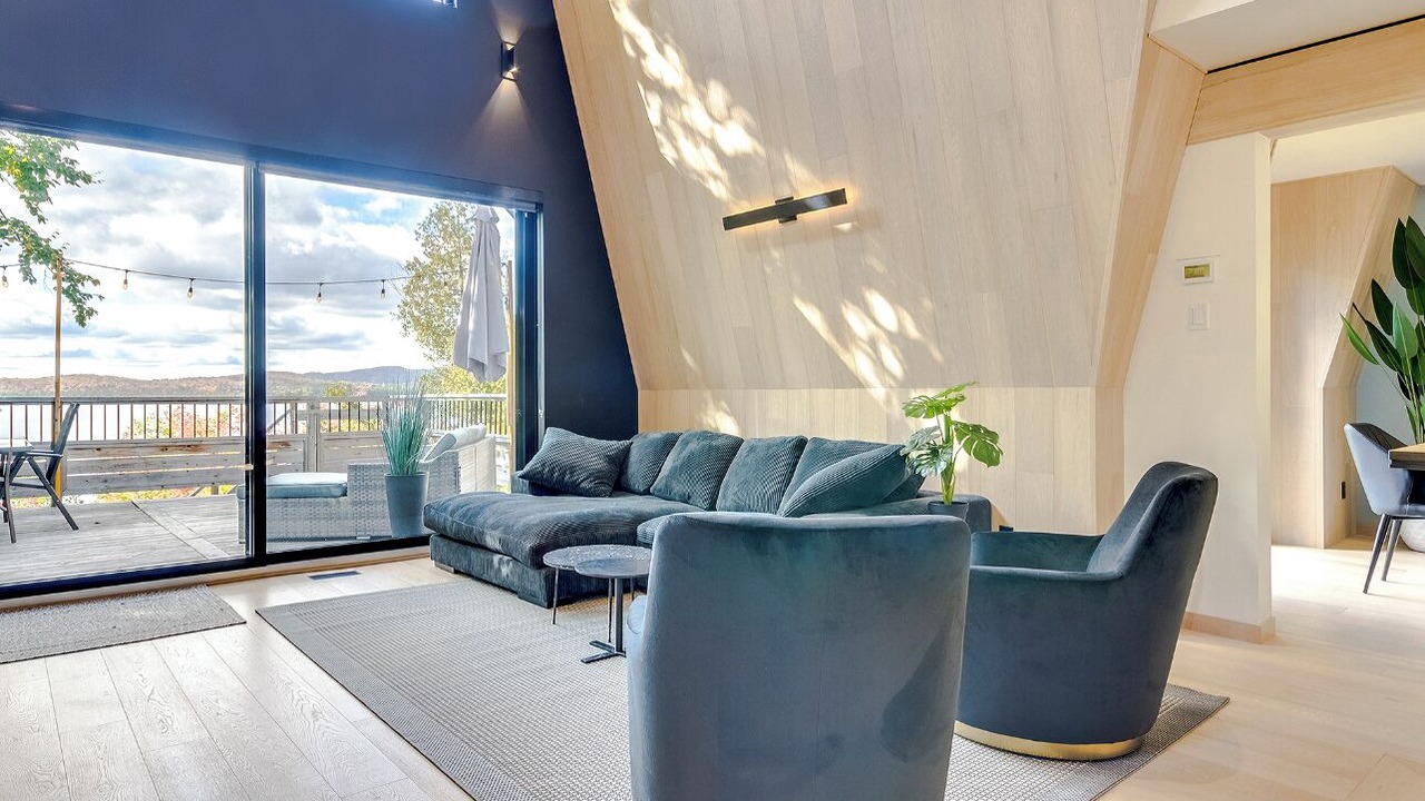 Photo of Livingroom in Chertsey