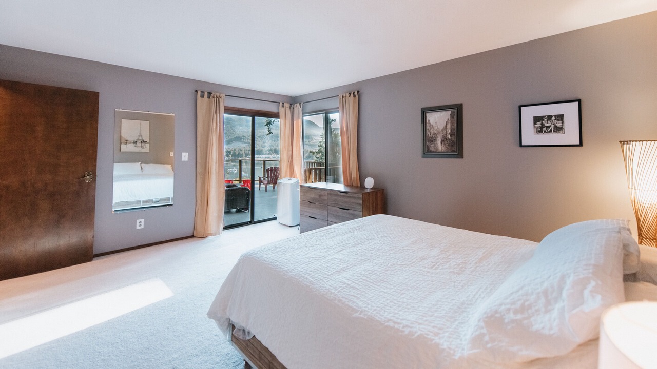 Photo of Bedroom in Sechelt
