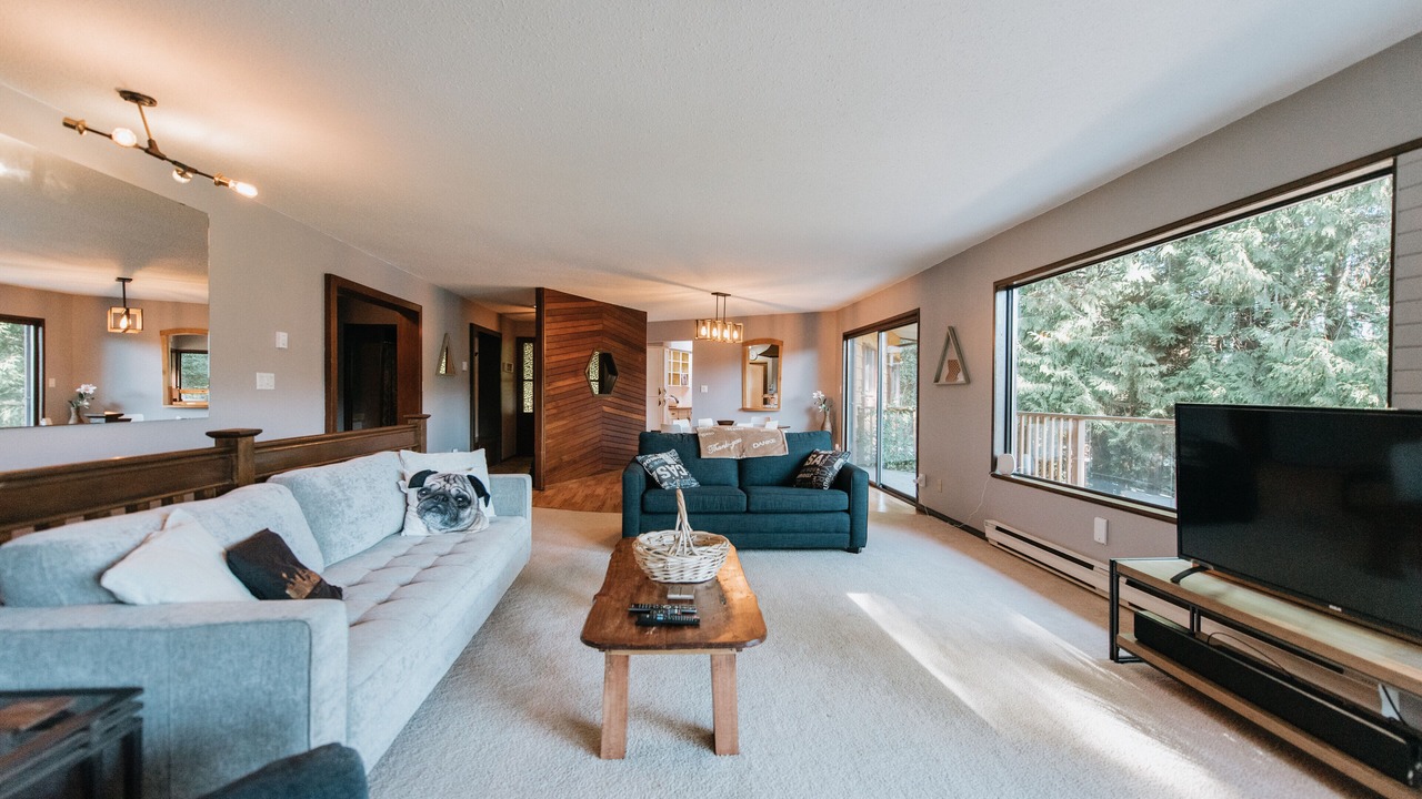 Photo of Livingroom in Sechelt