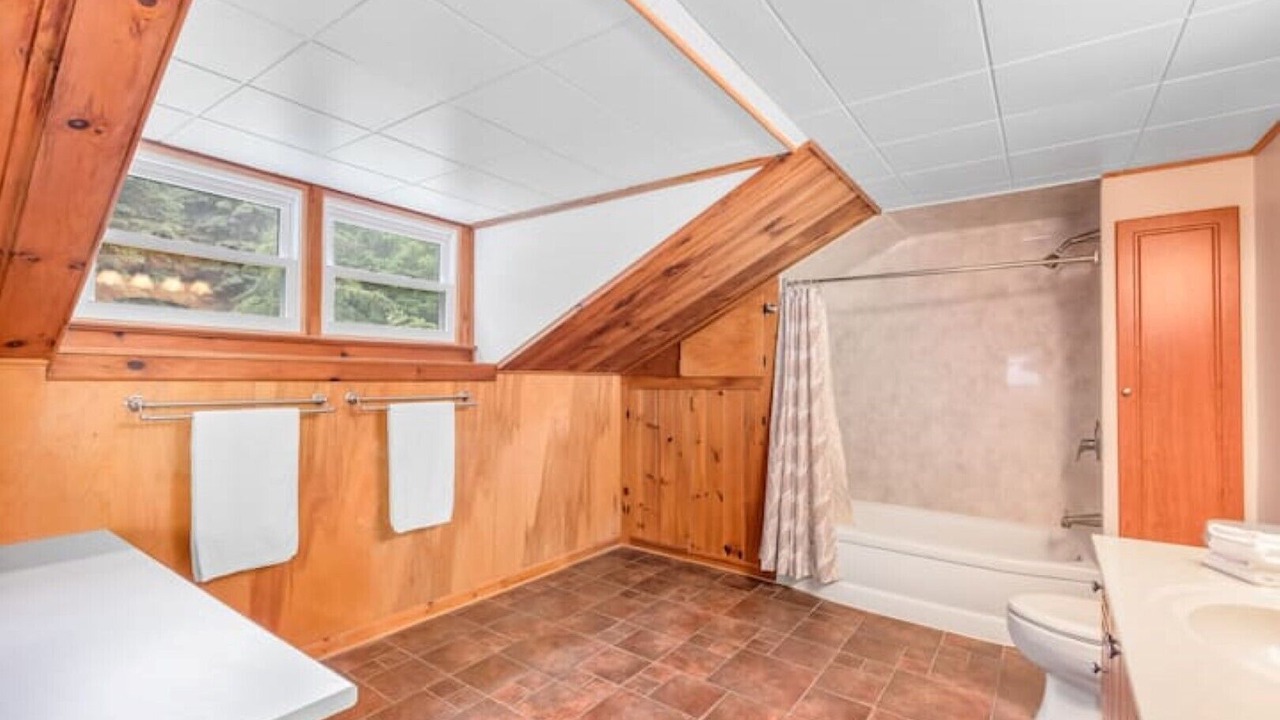 Photo of Bathroom in Colborne