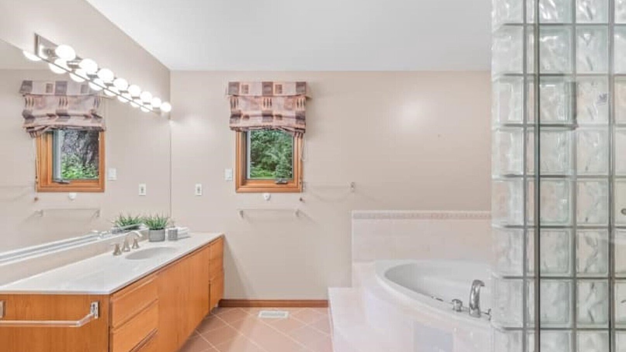 Photo of Bathroom in Colborne