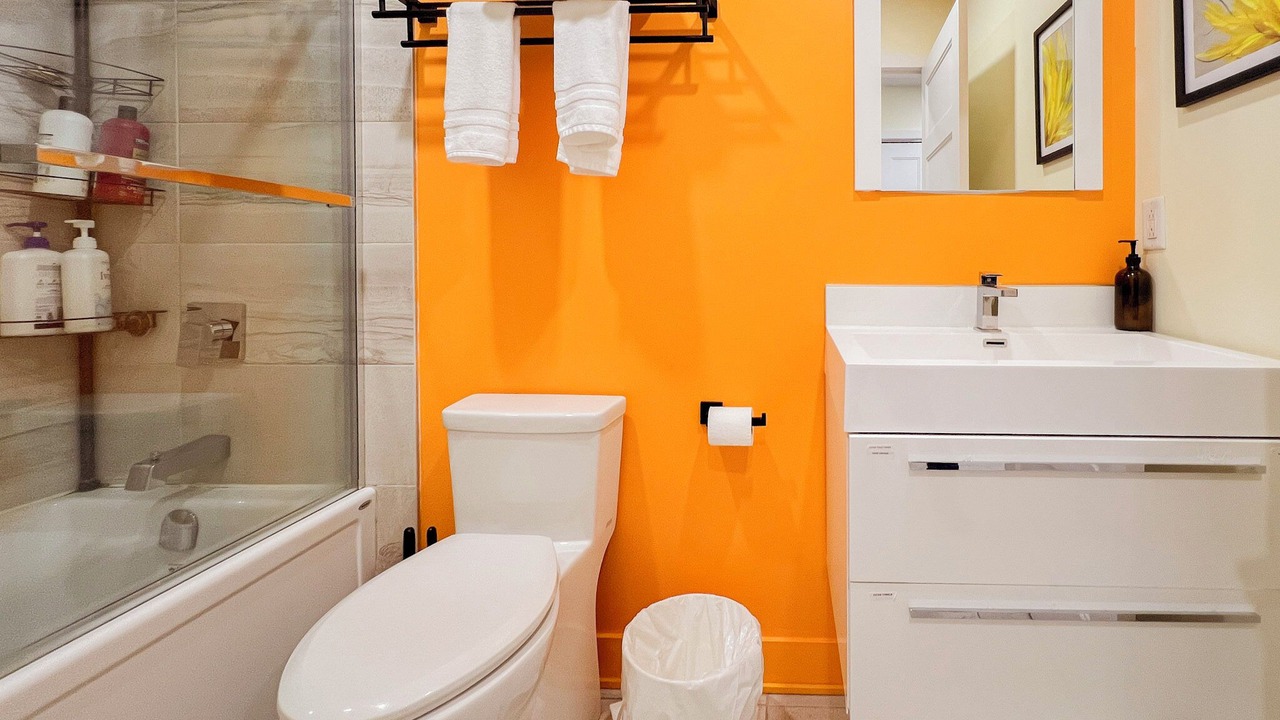 Photo of Bathroom in Cote-Des-Neiges—Notre-Dame-De-Grace