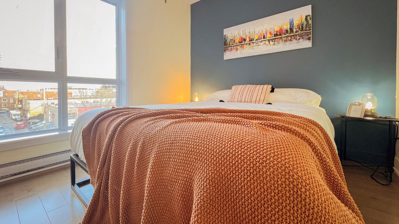 Photo of Bedroom in Cote-Des-Neiges—Notre-Dame-De-Grace