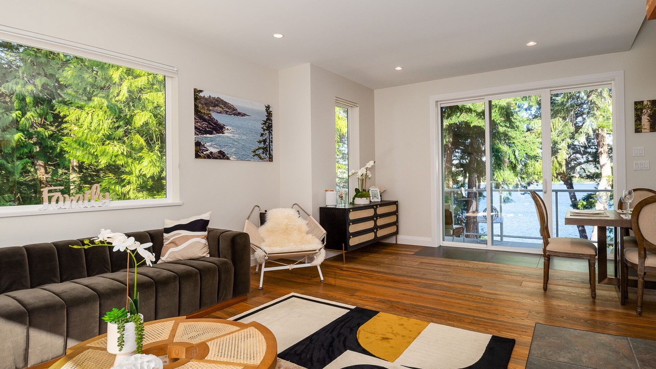 Photo of Livingroom in East Sooke
