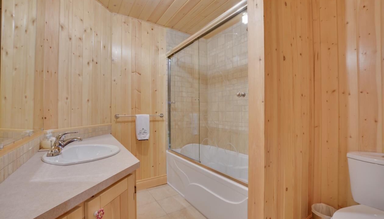 Photo of Bathroom in Saint Donat