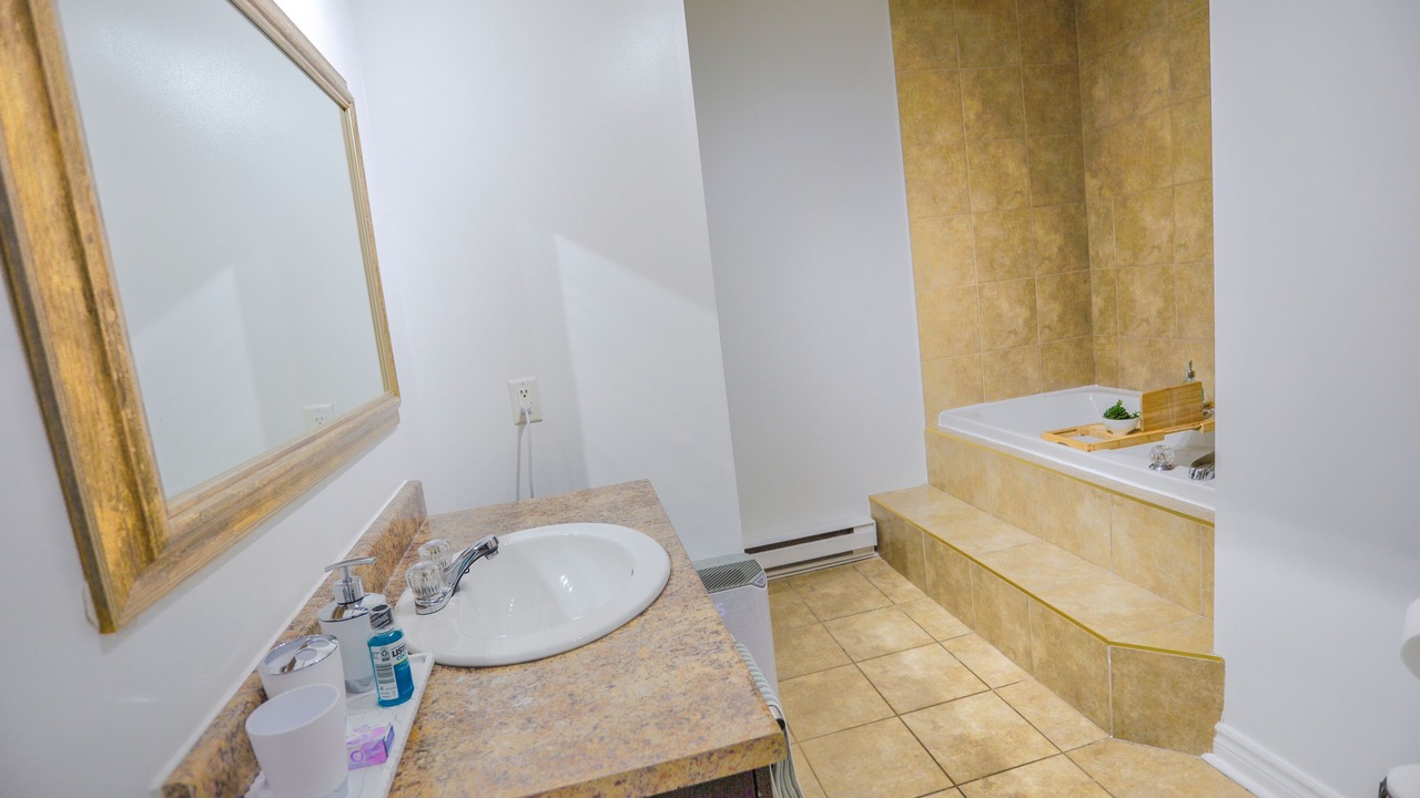 Photo of Bathroom in Laval