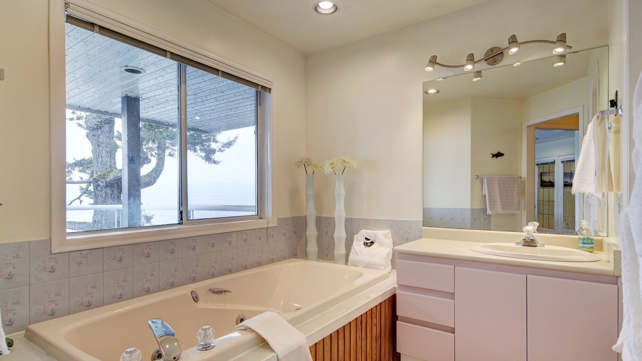 Photo of Bathroom in Otter Point