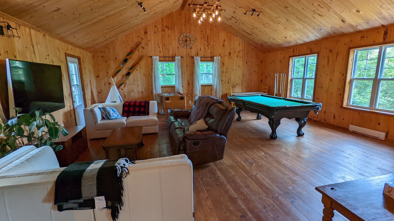 Photo of Livingroom in Amherst