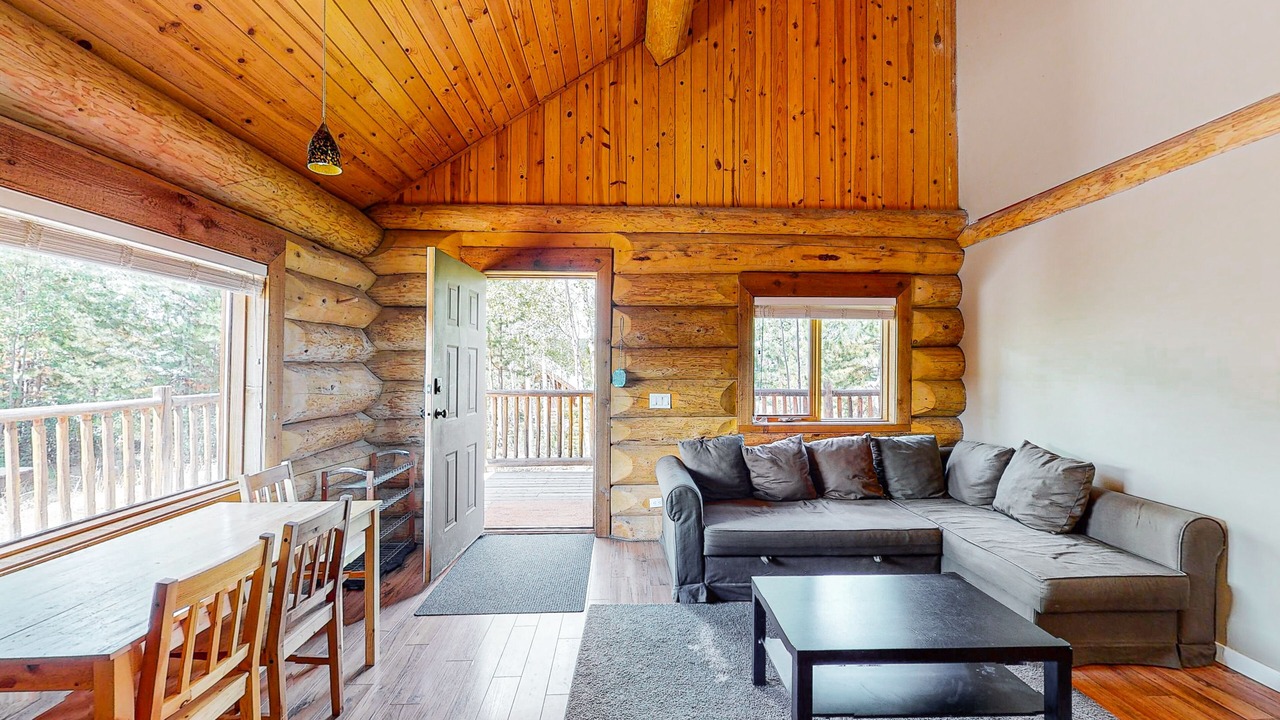 Photo of Livingroom in Lac Le Jeune