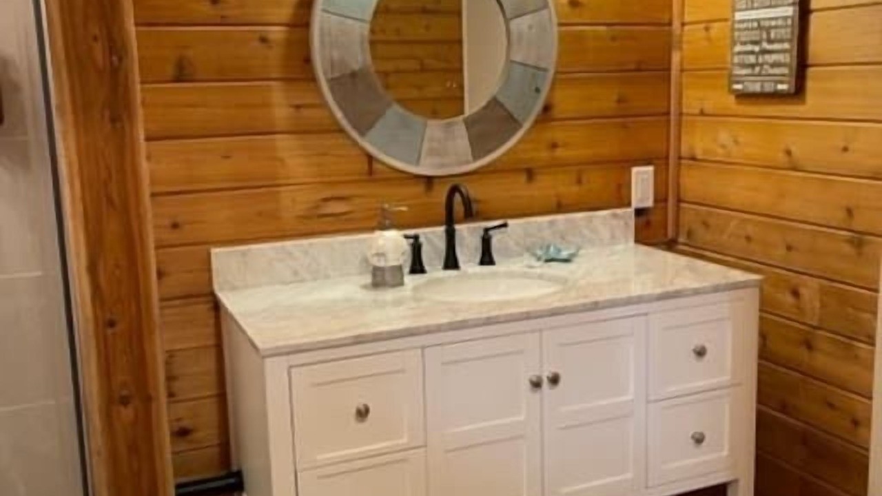 Photo of Bathroom in Anglemont