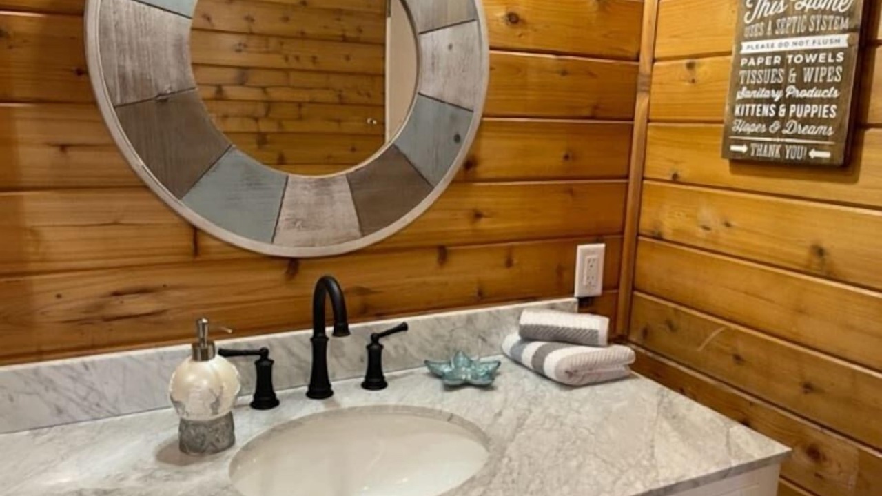 Photo of Bathroom in Anglemont