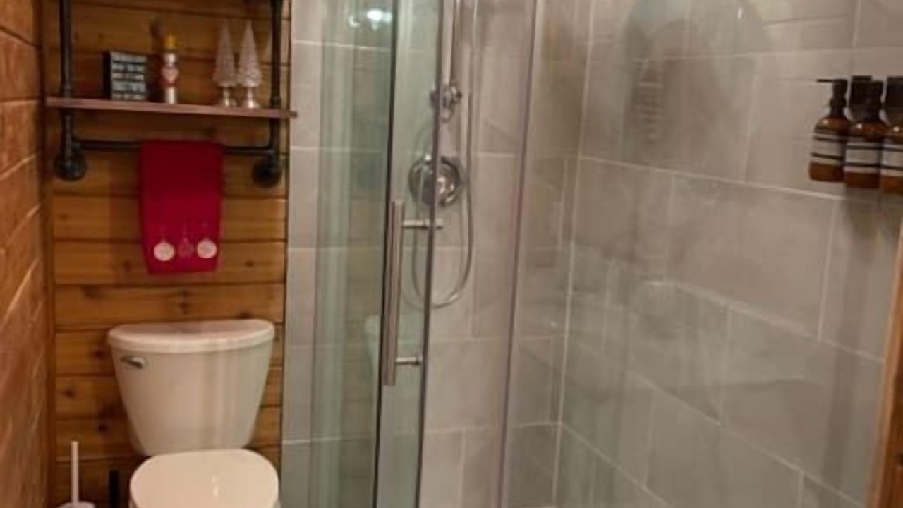 Photo of Bathroom in Anglemont