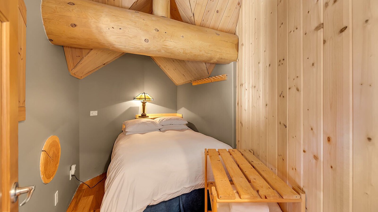 Photo of Bedroom in Okanagan-Similkameen