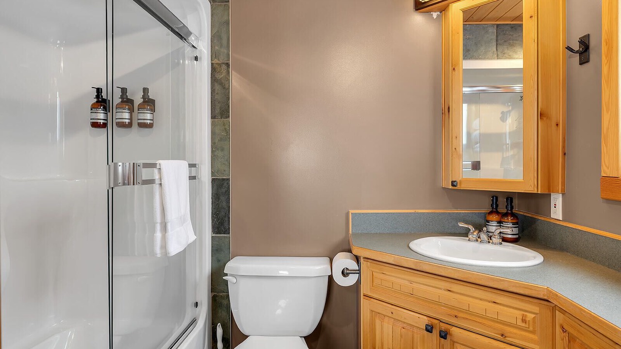 Photo of Bathroom in Okanagan-Similkameen