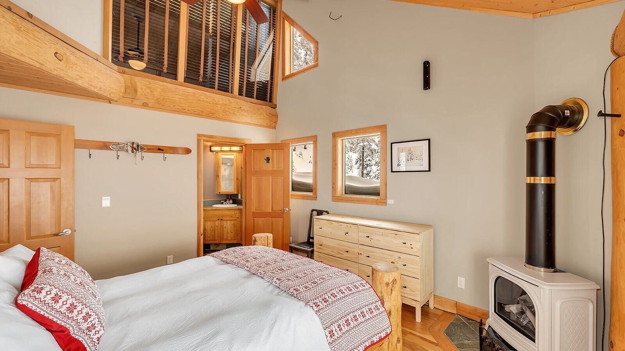 Photo of Bedroom in Okanagan-Similkameen