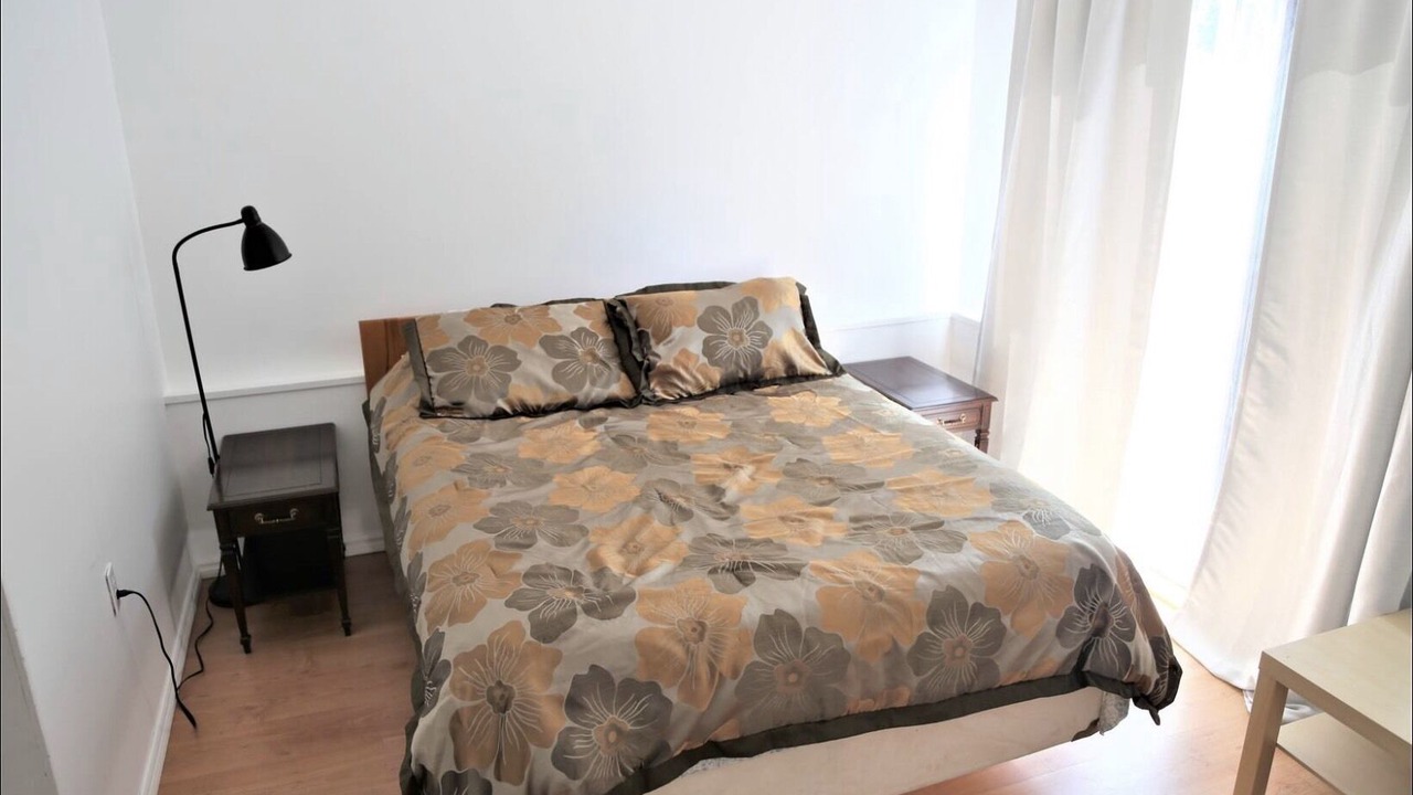 Photo of Bedroom in Colwood