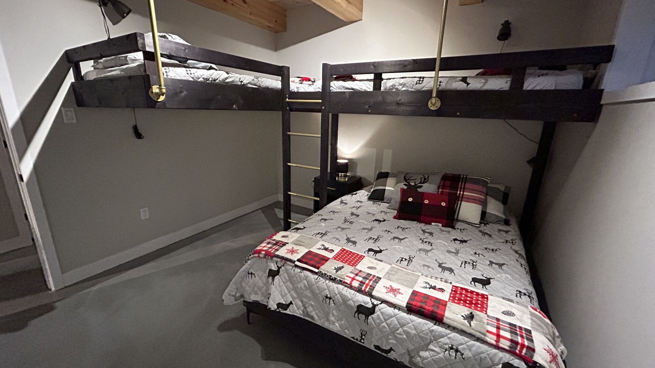 Photo of Bedroom in Les Collines-de-l'Outaouais Regional County Municipality