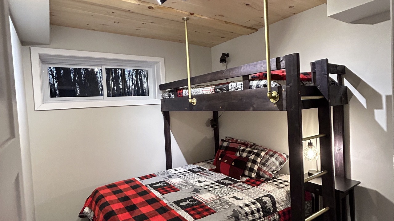 Photo of Bedroom in Les Collines-de-l'Outaouais Regional County Municipality