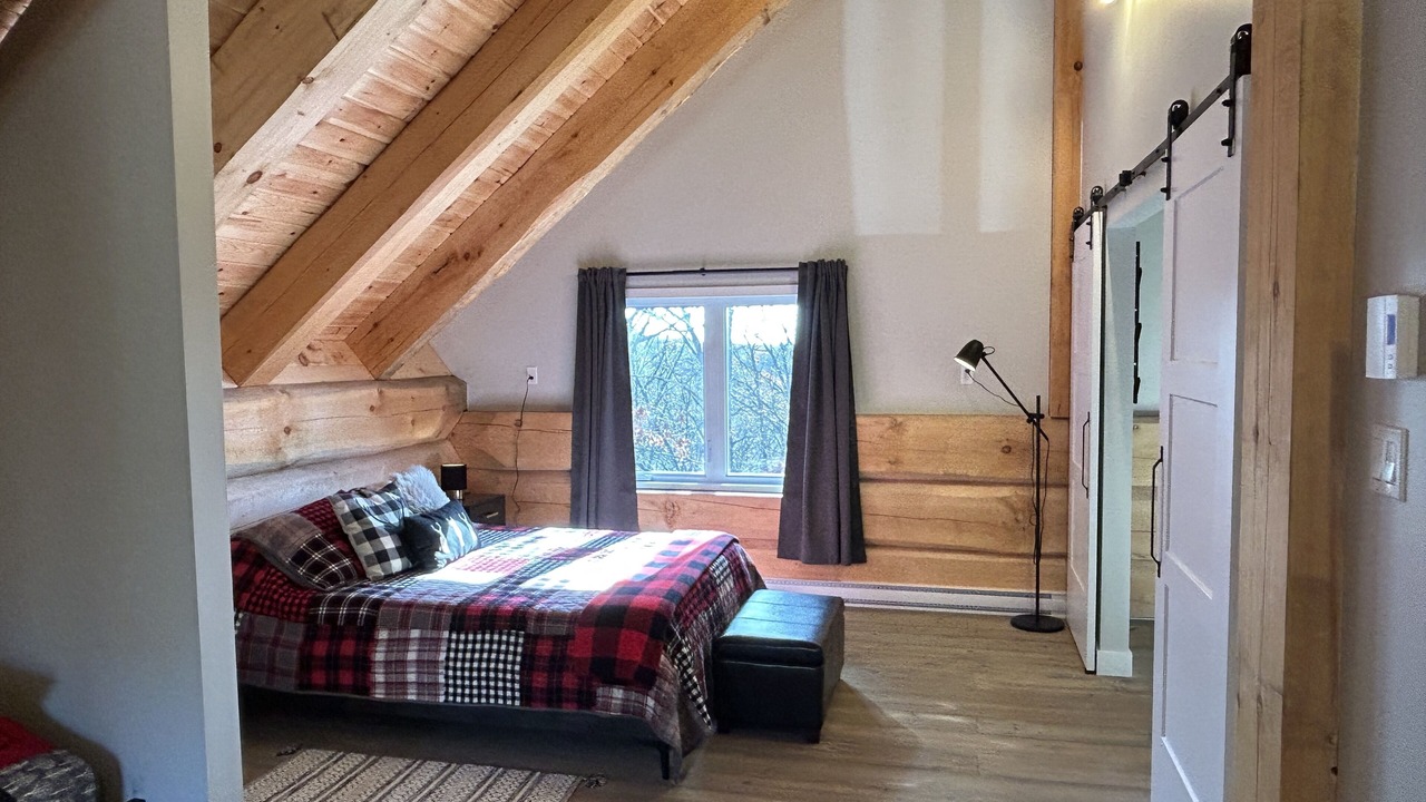 Photo of Bedroom in Les Collines-de-l'Outaouais Regional County Municipality