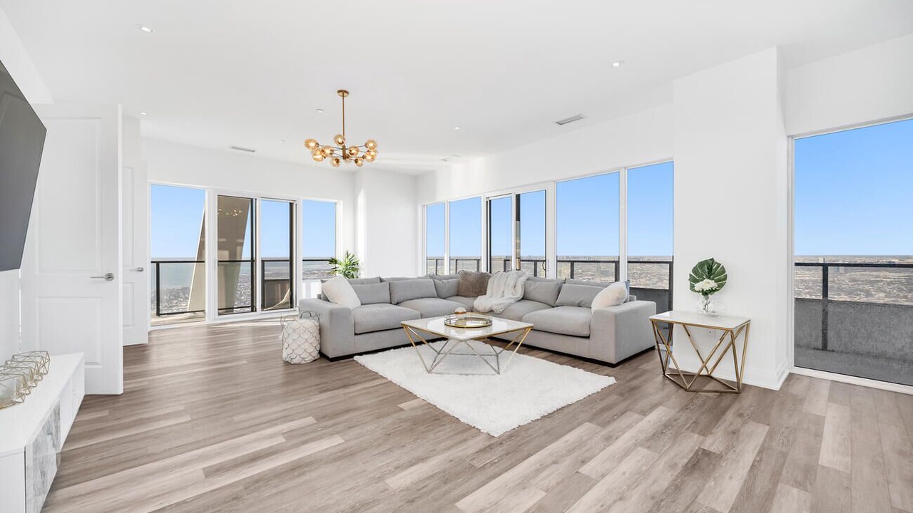 Photo of Livingroom in Humber Bay