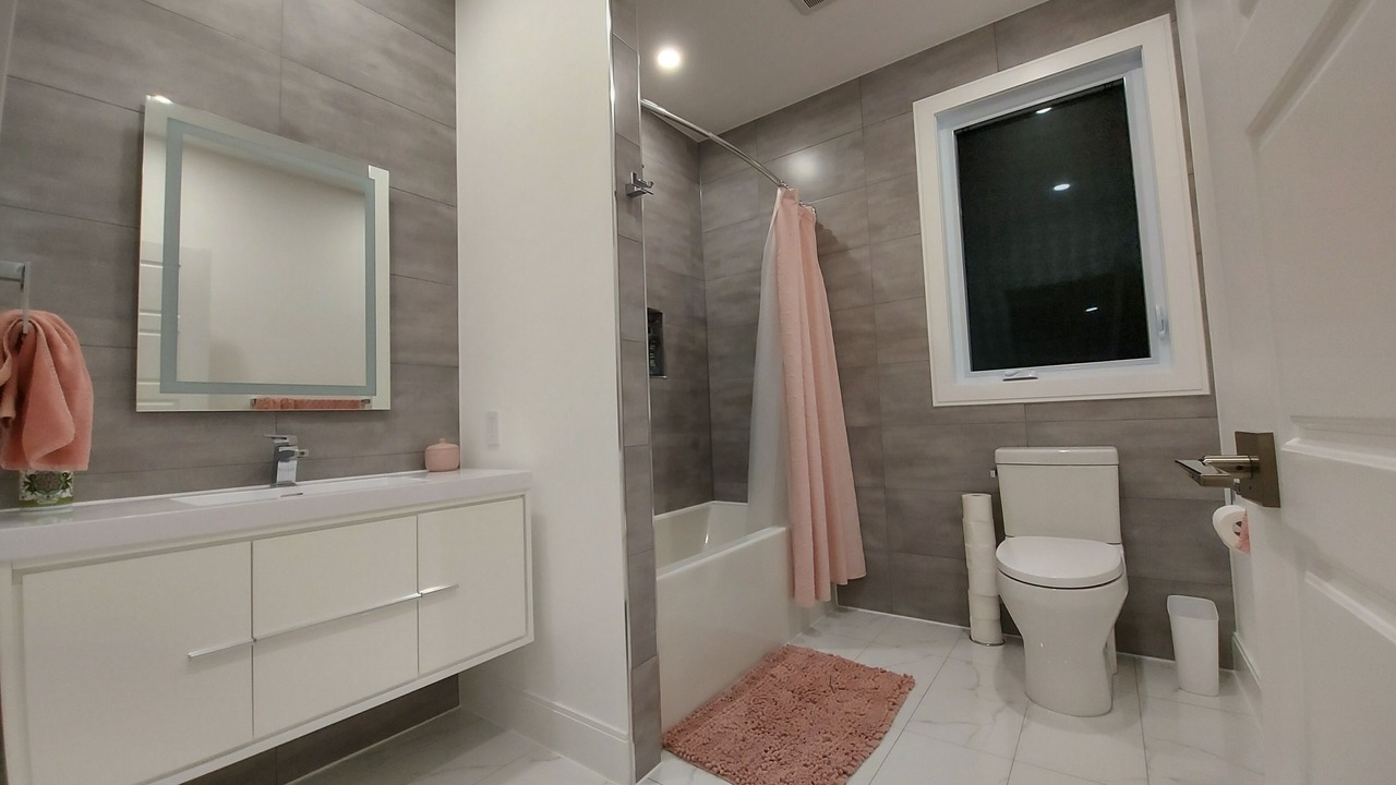 Photo of Bathroom in Loyalist