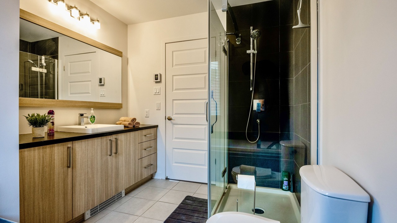Photo of Bathroom in Laval-des-Rapides
