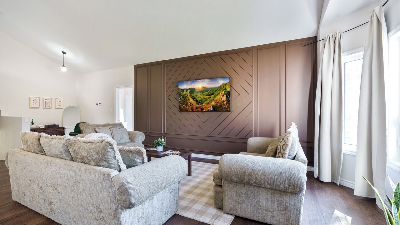 Photo of Livingroom in Fenelon Falls