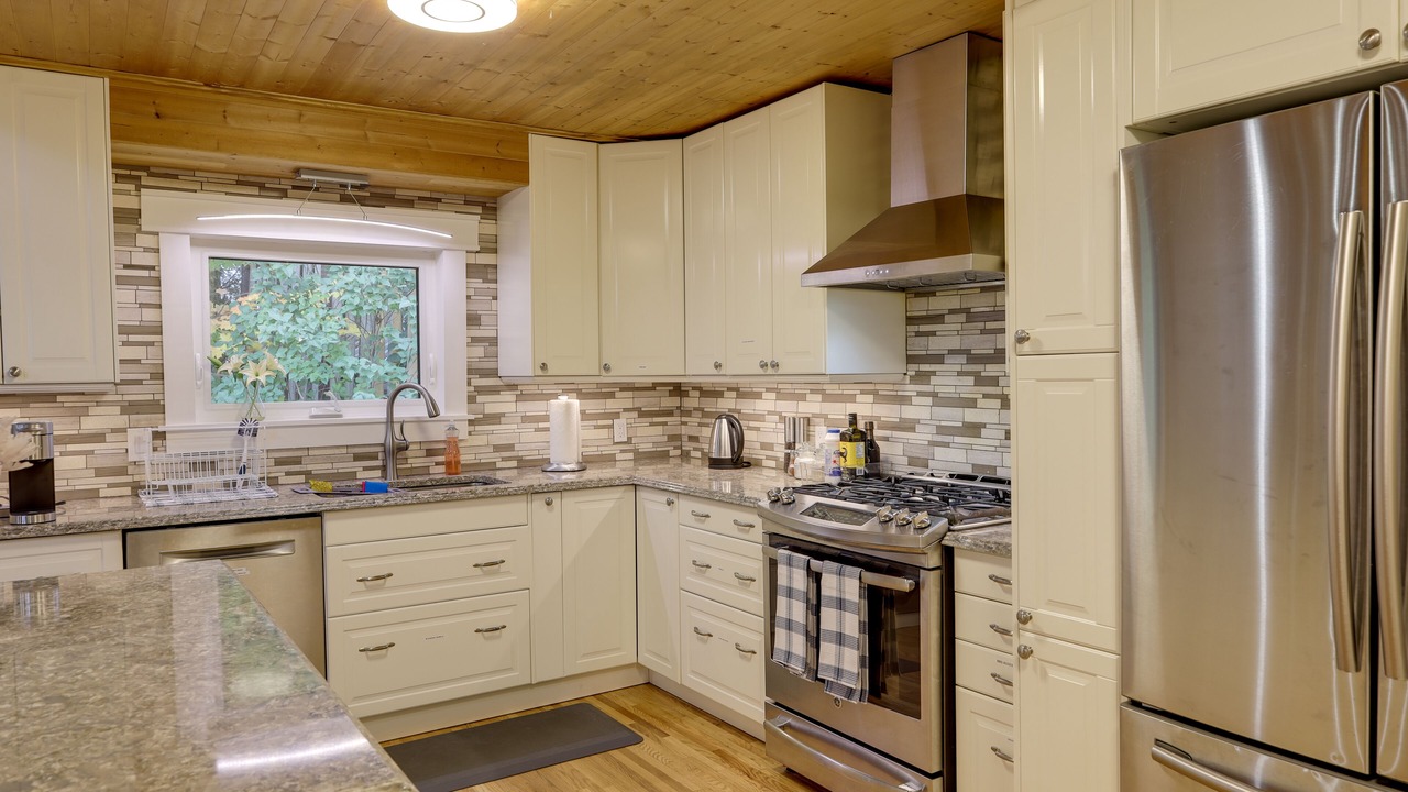 Photo of Kitchen in Victoria Harbour