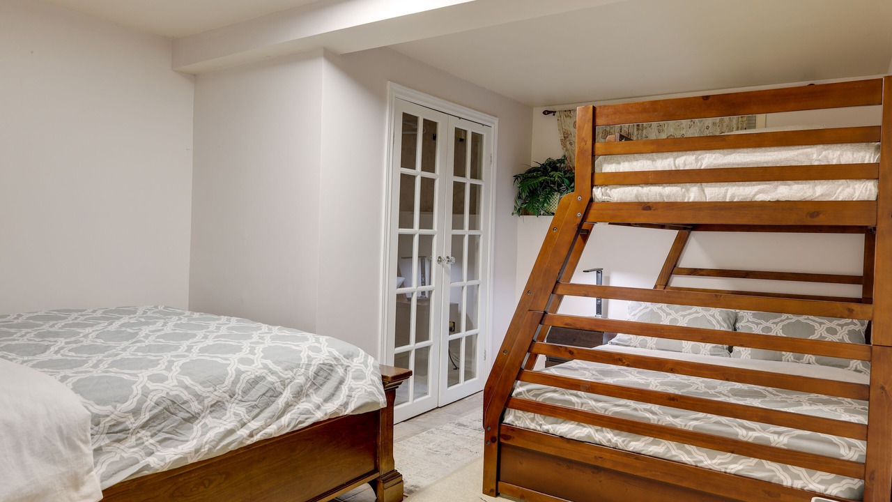 Photo of Bedroom in Victoria Harbour