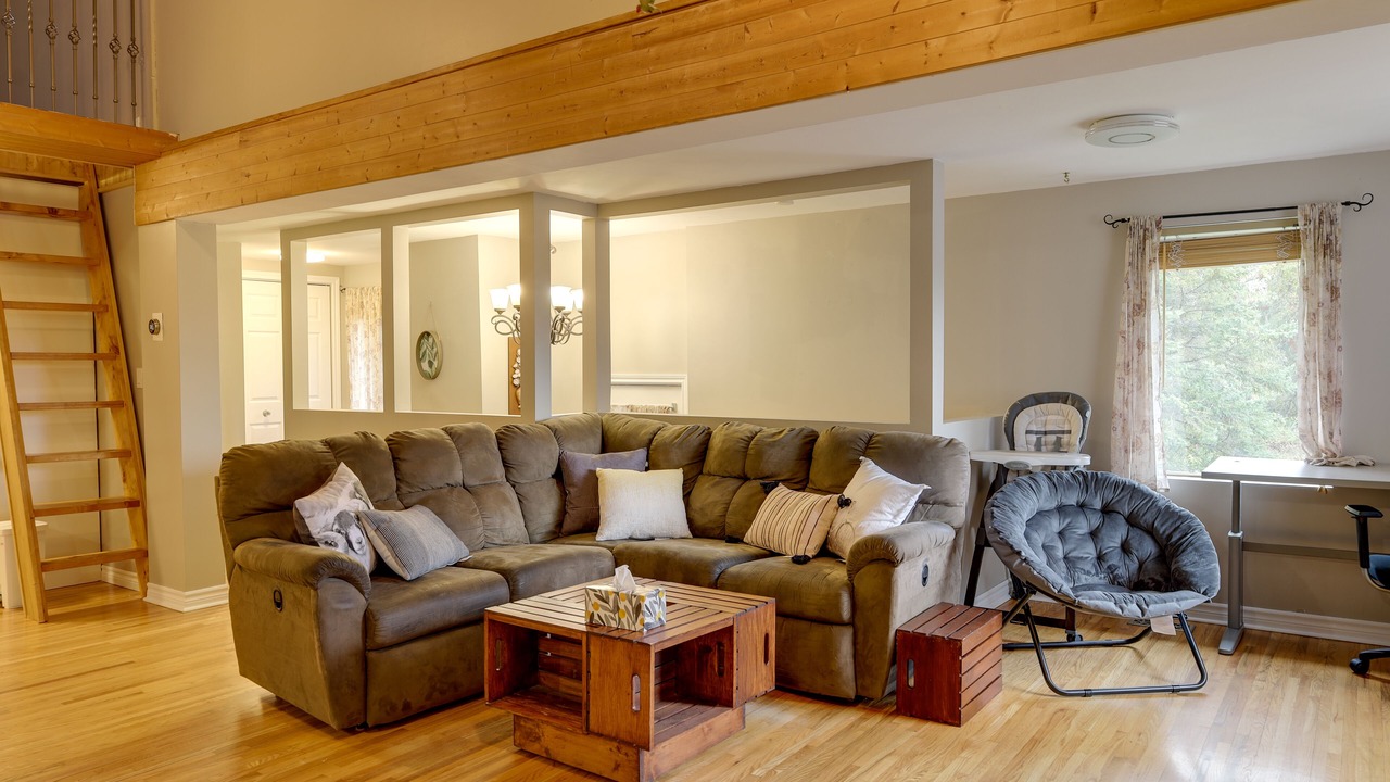 Photo of Livingroom in Victoria Harbour