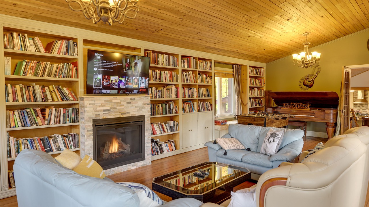 Photo of Livingroom in Victoria Harbour