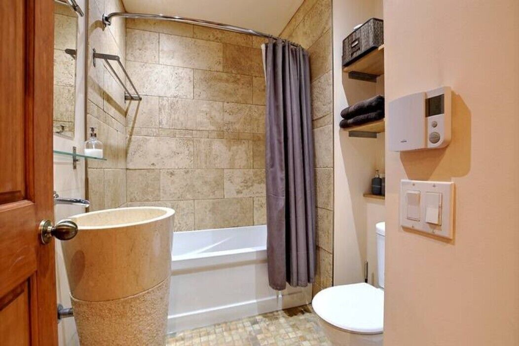 Photo of Bathroom in Ville-Marie