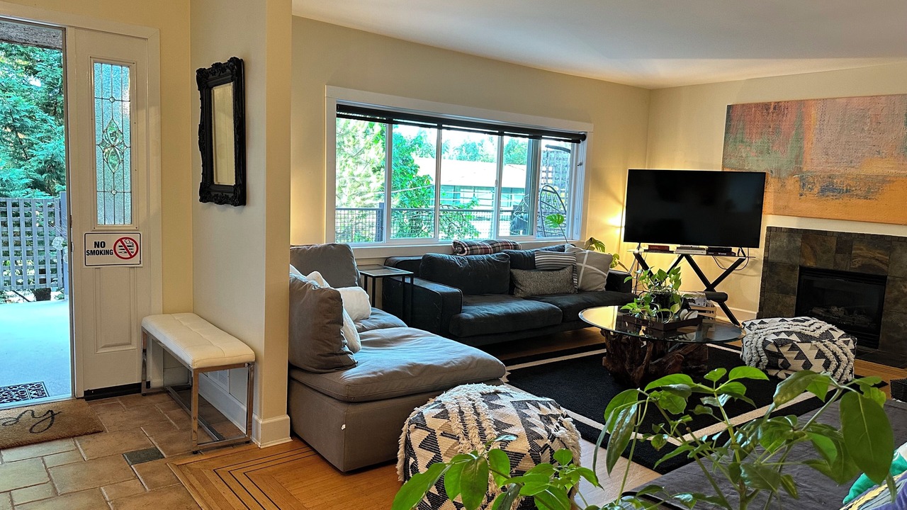Photo of Livingroom in North Vancouver