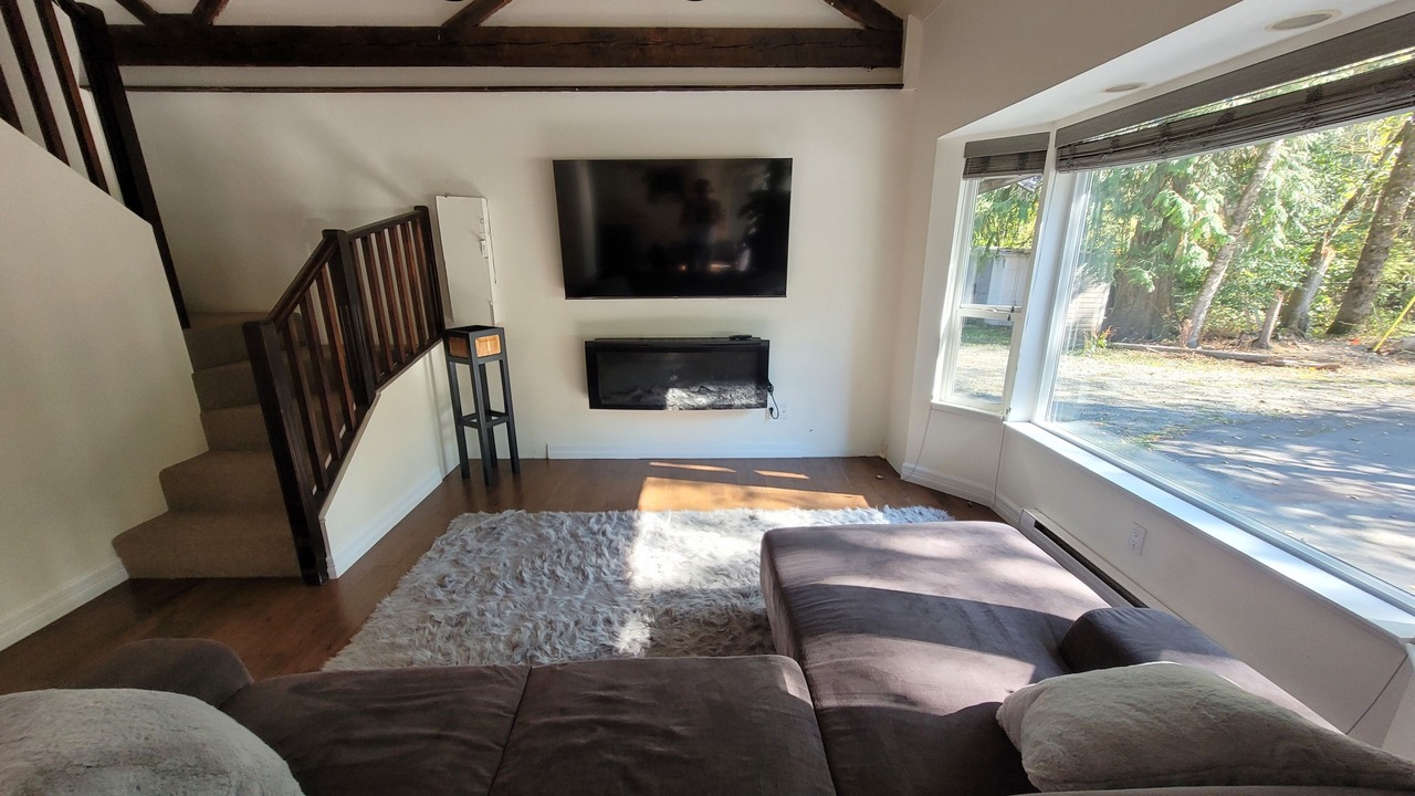 Photo of Livingroom in Maple Ridge