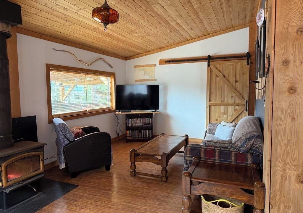 Photo of Livingroom in Central Kootenay